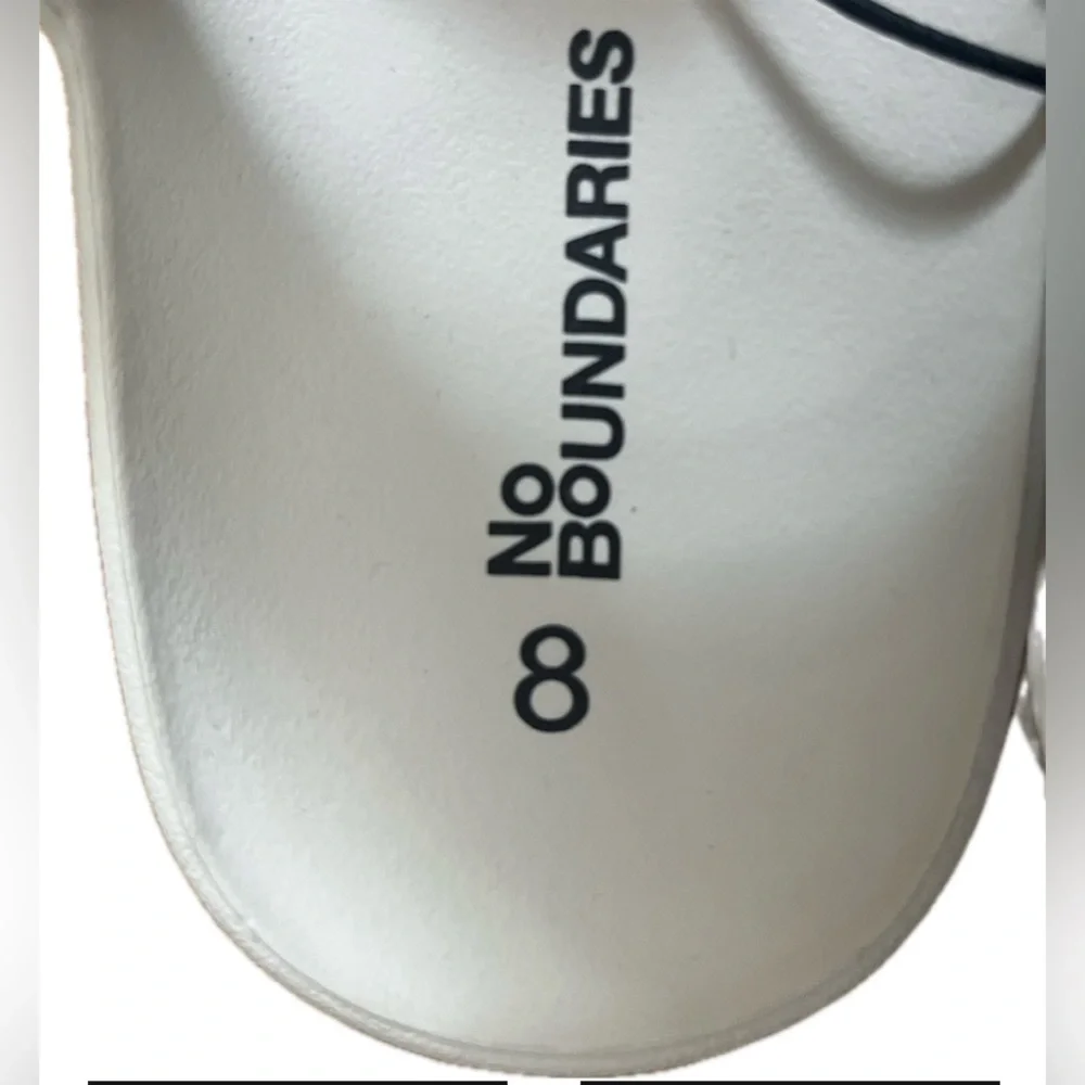 No Boundaries White Adjustable Geo Slide Sandals. New with tags. Women's size 8